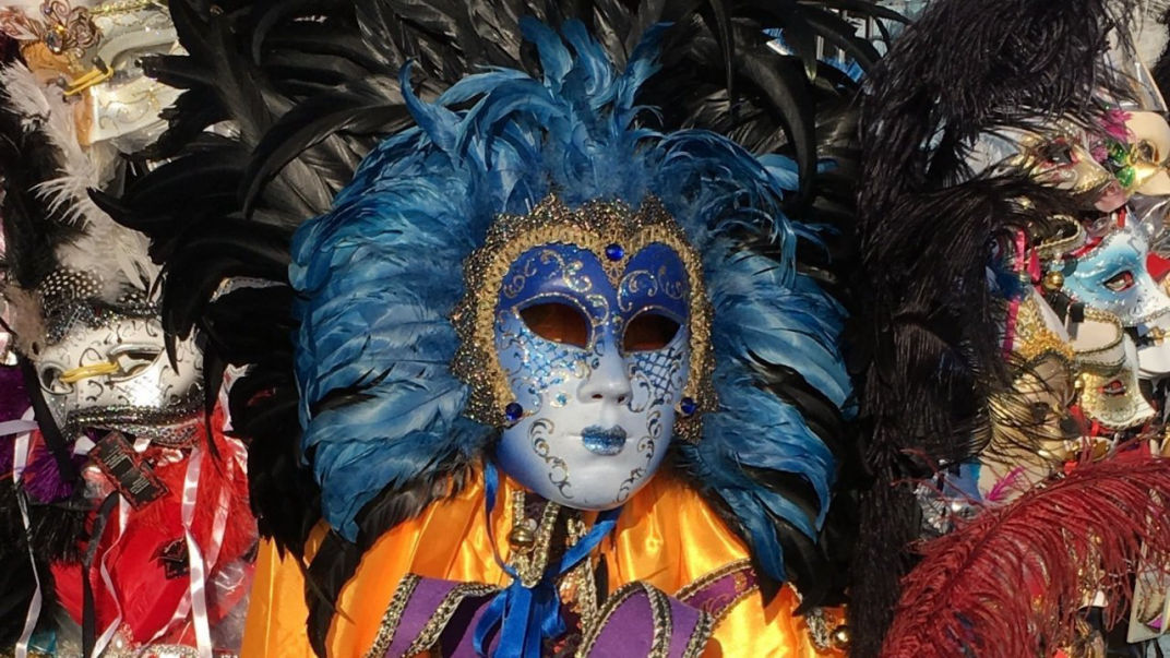 CARNIVAL IN VENICE: MASKS AND SPRITZ 